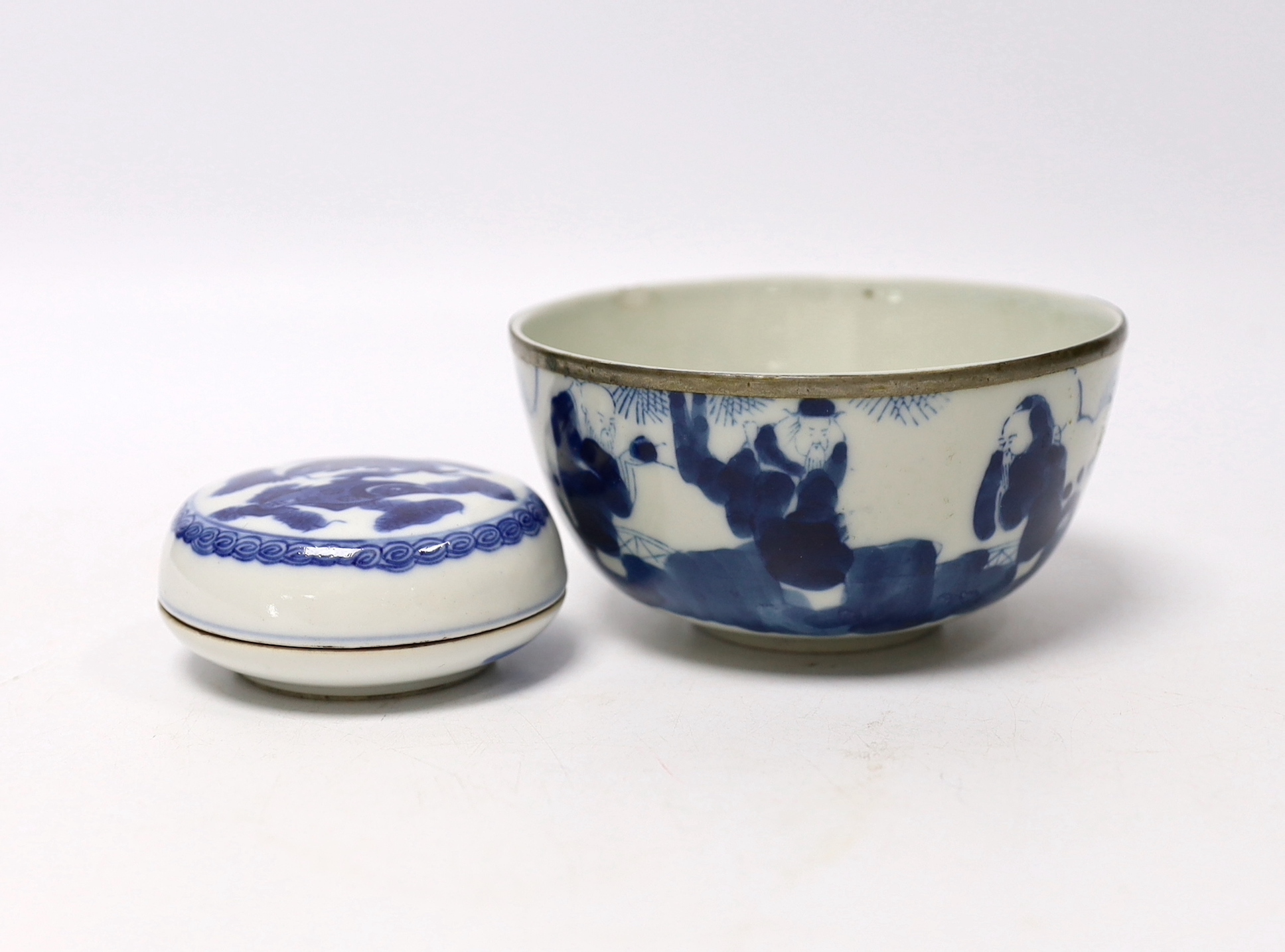 Two Chinese blue and white items; a bowl and lidded dish, bowl diameter 10.5cm